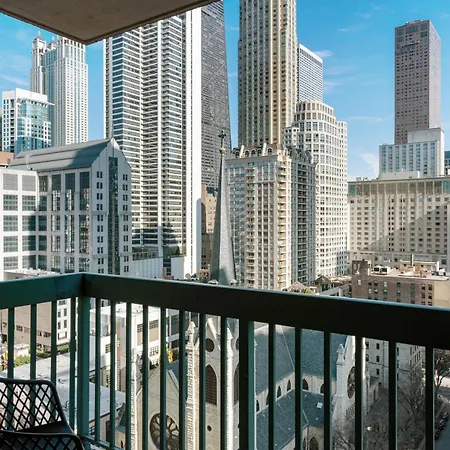 Kasa Magnificent Mile Aparthotel 4*