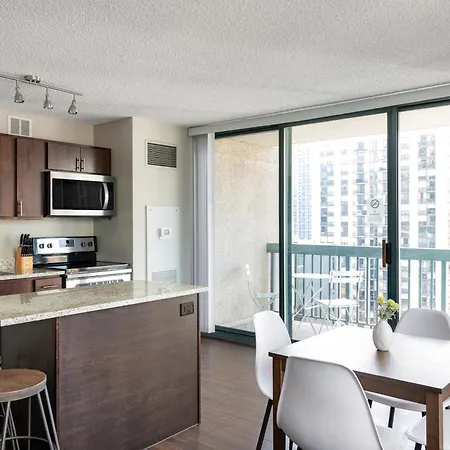 Kasa Magnificent Mile Aparthotel 4*