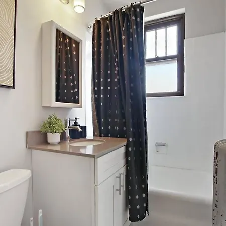 Prime & Stylish 1br Hideaway - Dorchester 306 Apartment