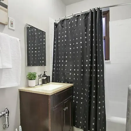 Comfortable Minimalist - Dorchester 203 Apartment