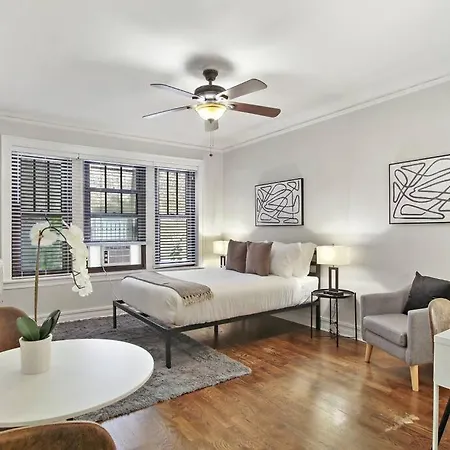 Comfortable Minimalist - Dorchester 203 Apartment *