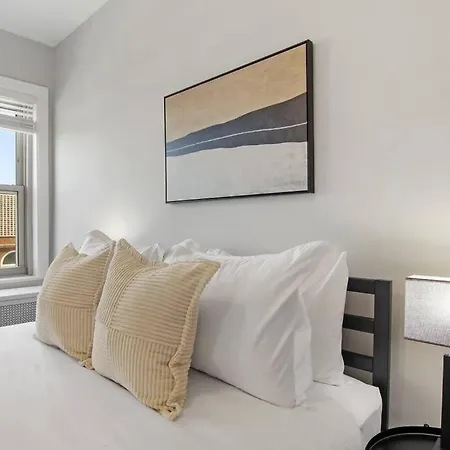 Sleek & Spacious 3br - Hyde Park 1004 Chicago
