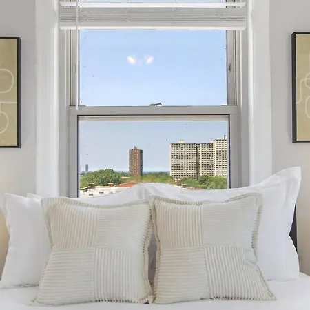 Sleek & Spacious 3br - Hyde Park 1004 Apartment