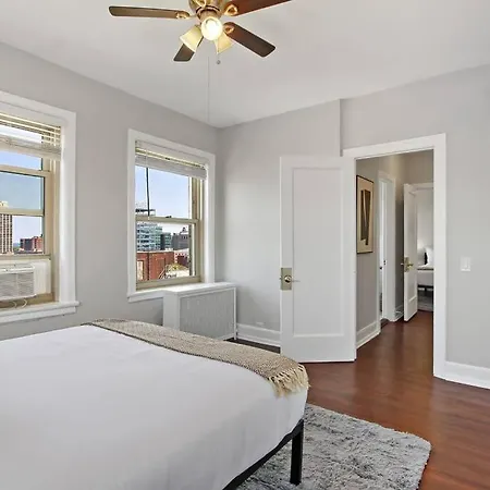 Sleek & Spacious 3br - Hyde Park 1004