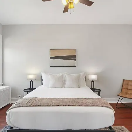 Sleek & Spacious 3br - Hyde Park 1004 *