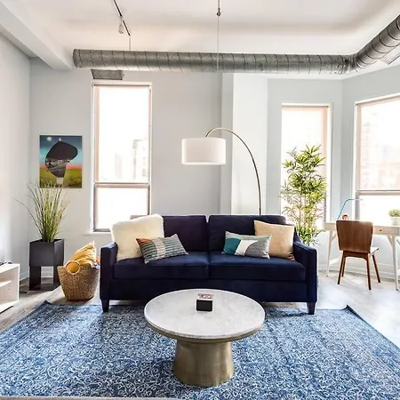 Beautifully Remodeled Second Floor Flat In River North With Private Rooftop - 2s * Chicago