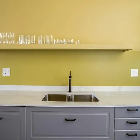 Beautifully Remodeled Third Floor Flat In River North - 3n Apartment