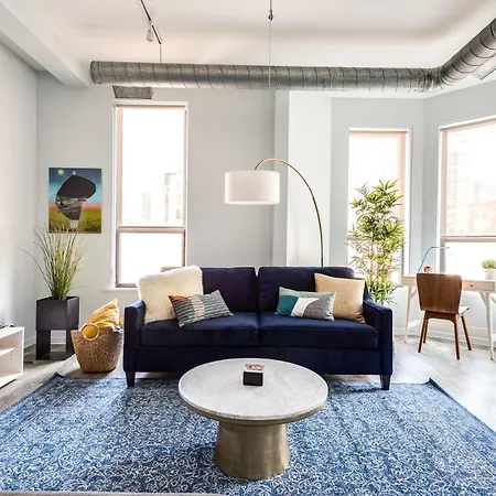 Beautifully Remodeled Second Floor Flat In River North With Private Rooftop - 2s Chicago