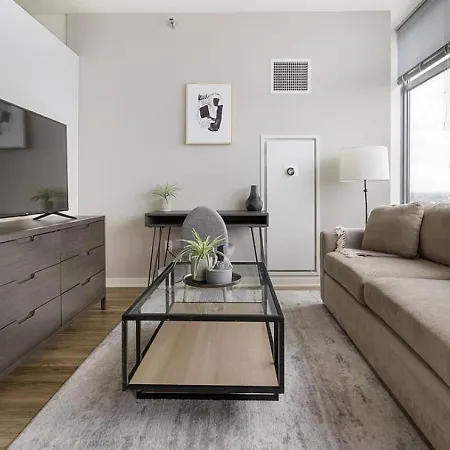 Apartment Landing At Next - In Near North Side *