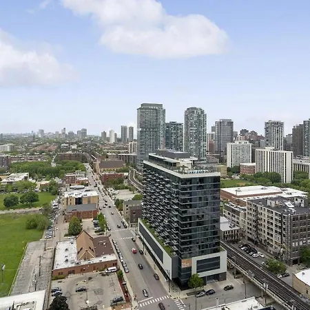 Apartment Landing At Next - In Near North Side *