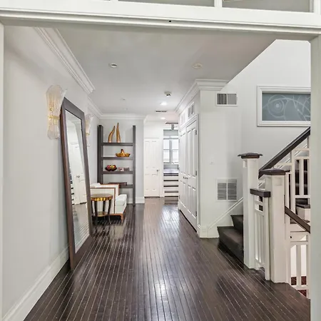 Gold Coast Next To Oak Street Apartment