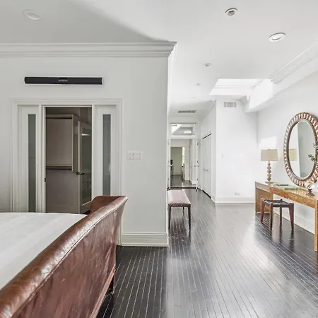 Gold Coast Next To Oak Street Apartment