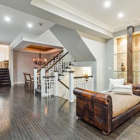 Gold Coast Next To Oak Street Apartment Chicago
