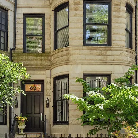 Gold Coast Next To Oak Street Apartment Chicago