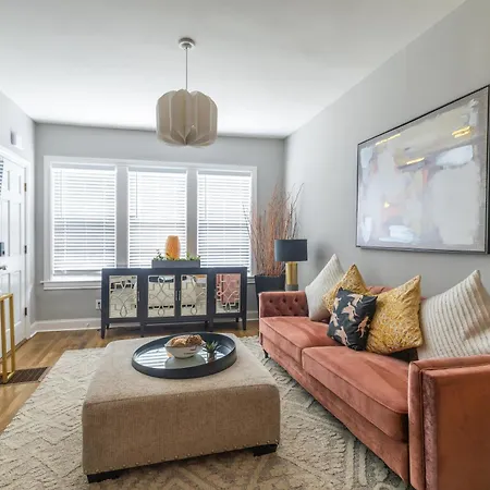 Red Robin - Wicker Park Apartment Chicago