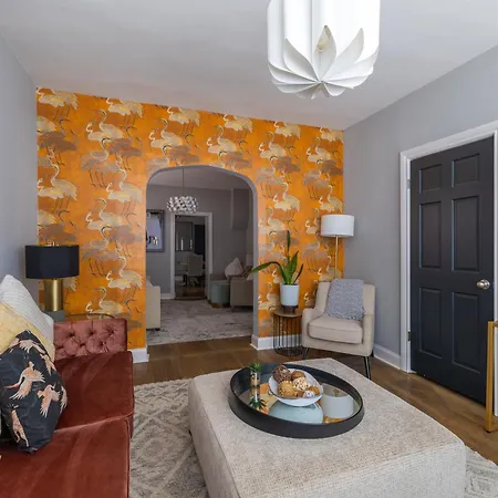 Red Robin - Wicker Park Apartment *