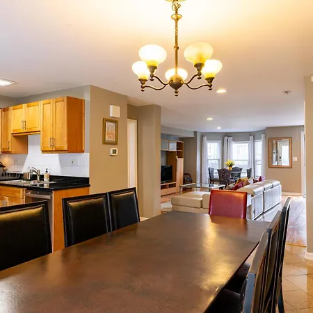 Holiday home Spacious Row Next Transit Near Downtown W Parking *