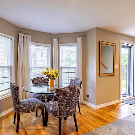 Spacious Row Next Transit Near Downtown W Parking Chicago