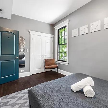 Wrigleyville Apartment Chicago
