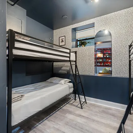 Apartment Wrigleyville