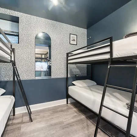 Apartment Wrigleyville