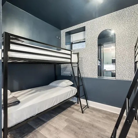Apartment Wrigleyville