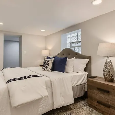 Hotel Urban House 4 Bedroom Multiple Baths