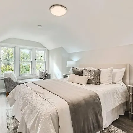 Hotel Urban House 4 Bedroom Multiple Baths Chicago