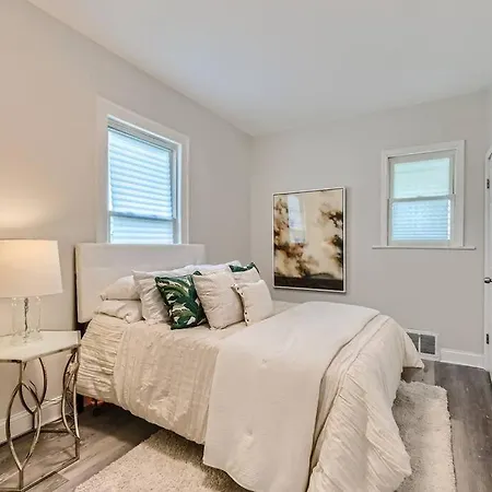 Urban House 4 Bedroom Multiple Baths Hotel