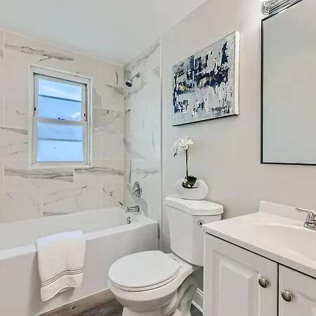 Hotel Urban House 4 Bedroom Multiple Baths Chicago