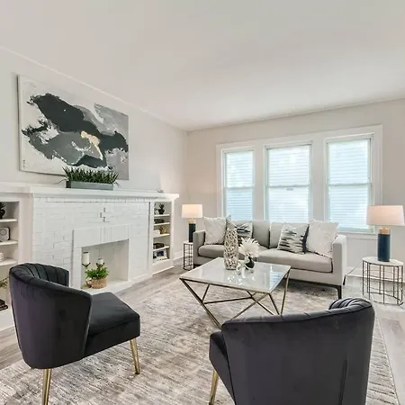 Urban House 4 Bedroom Multiple Baths
