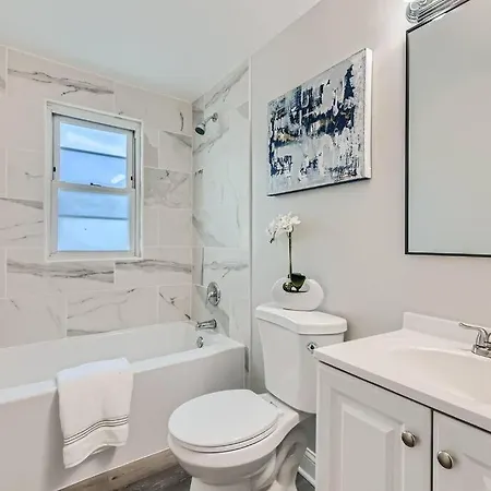 Hotel Urban House 4 Bedroom Multiple Baths *