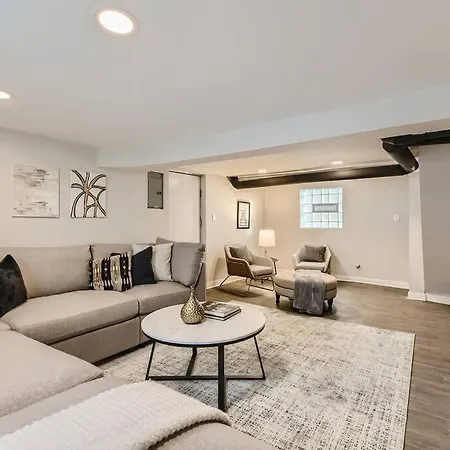 Urban House 4 Bedroom Multiple Baths