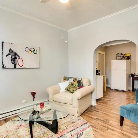 Pet Friendly! Colorful And Cozy - A Great Place To Call While Visiting The Windy City Apts Apartment *