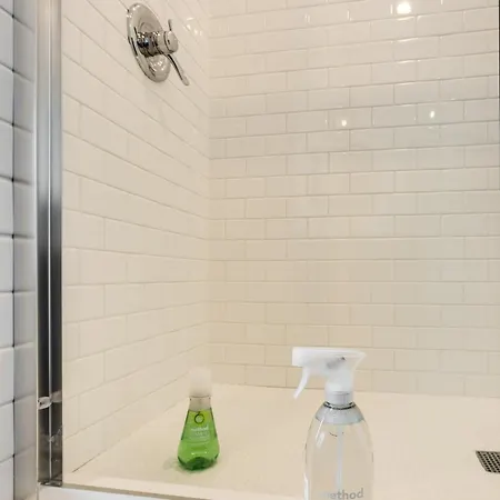 Apartment Pet Friendly And For 7! Large Common Areas To Converse And Connect Apts *