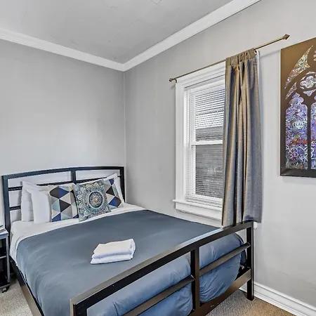Pet Friendly! Charming And Perfectly Located - This 1-bedroom Beauty Is Perfect For You And Your Pooch! Apartment