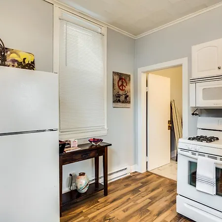 Pet Friendly! Colorful And Cozy - A Great Place To Call While Visiting The Windy City Apts Apartment Chicago