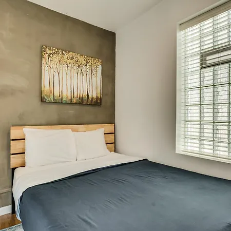 Welcome To West Town! 2 Bedrooms And Pet Friendly Apts Apartment