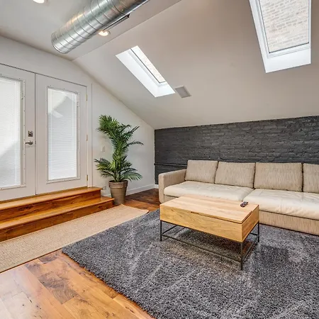 Floor In The Heart Of West Town! Perfect For Any Group And Pet Friendly! Apts Chicago