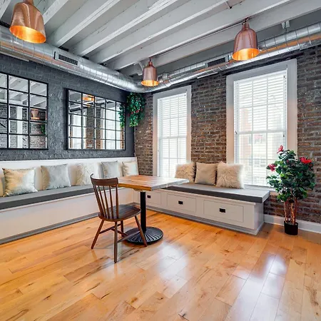 Floor In The Heart Of West Town! Perfect For Any Group And Pet Friendly! Apts Chicago