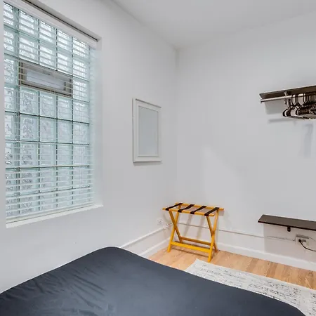 Welcome To West Town! 2 Bedrooms And Pet Friendly Apts Chicago