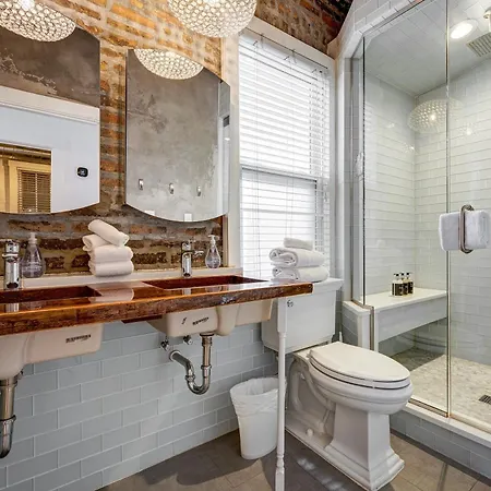 Apartment Floor In The Heart Of West Town! Perfect For Any Group And Pet Friendly! Apts Chicago