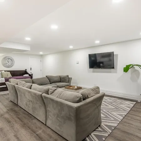Adults Only - Walk To The United Center! Modern Touches Surround - Check Out The Open Staircase! Apts *