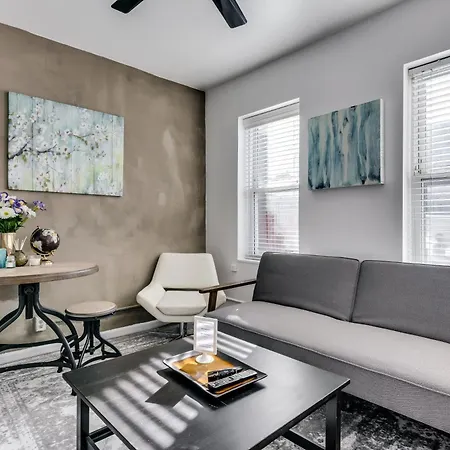 Apartment Welcome To West Town! 2 Bedrooms And Pet Friendly Apts Chicago