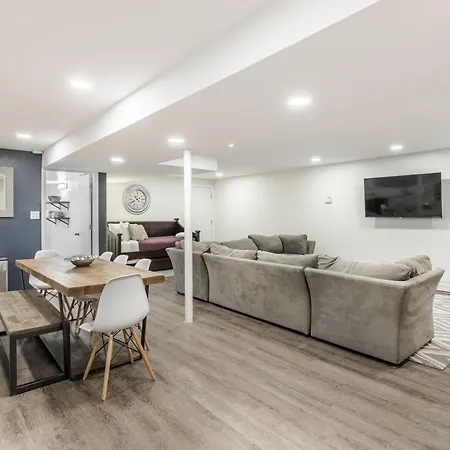 Adults Only - Walk To The United Center! Modern Touches Surround - Check Out The Open Staircase! Apts Chicago
