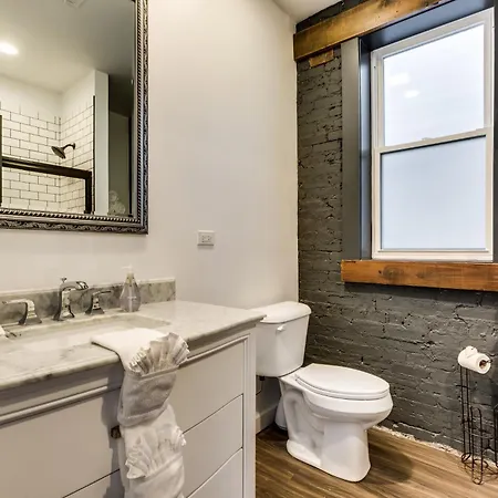 Apartment Pet Friendly And For 7! Large Common Areas To Converse And Connect Apts *