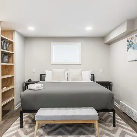 Adults Only - Walk To The United Center! Modern Touches Surround - Check Out The Open Staircase! Apts Apartment Chicago