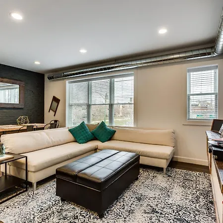 Pet Friendly And For 7! Large Common Areas To Converse And Connect Apts * Chicago