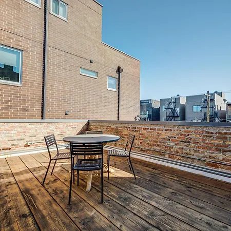 Floor In The Heart Of West Town! Perfect For Any Group And Pet Friendly! Apts * Chicago