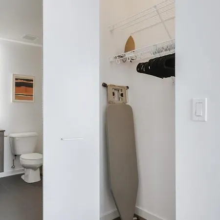 Landing - Modern With Amazing Amenities Chicago